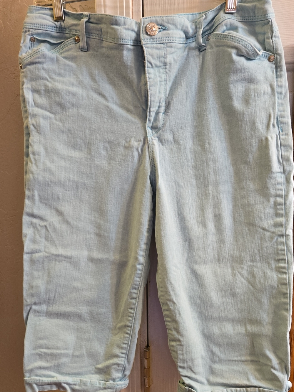 Gloria Vanderbilt Lillian All Around Slimming Effect  Light Blue Capris